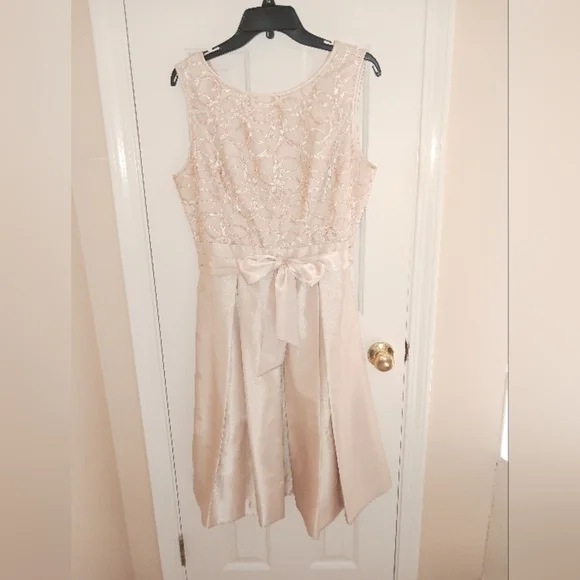 𝅺JESSICA HOWARD Dress, fully lined petticoat. - Picture 5 of 7